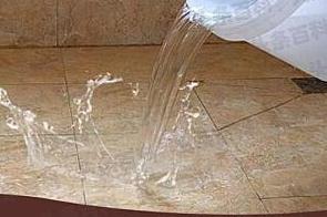 桑日漏水维修 免砸砖防水材料该如何施工